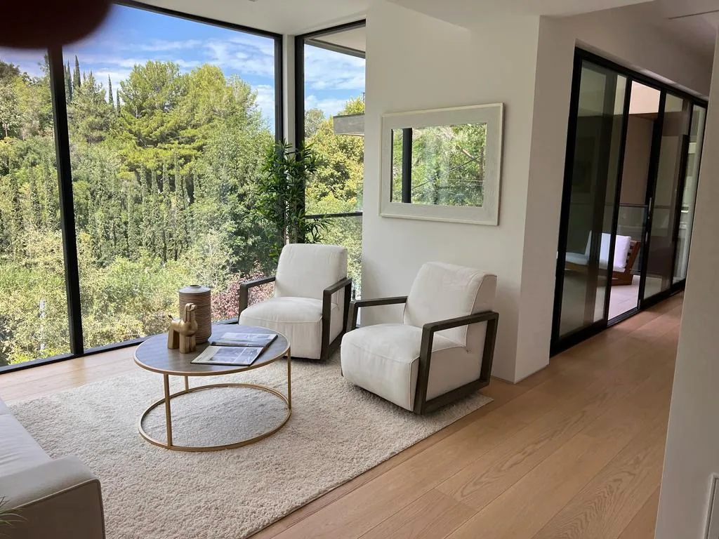 Hollyline sitting area